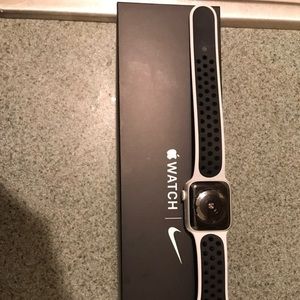 Apple Watch series 4 Nike edition GPS Cellular
